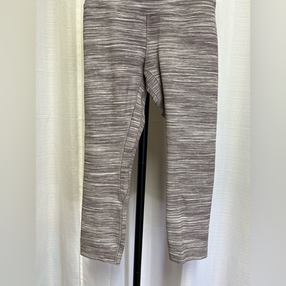 Lululemon Align Crop *21"
Mini Space Dye Herringbone Jacquard pants | size 4 - Picture 3 of 9